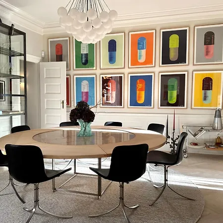 Luxury 'kings Garden View' 260m2 Prime Located Flat Apartment