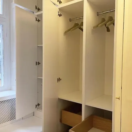 Luxury 'kings Garden View' 260m2 Prime Located Flat