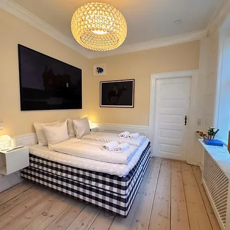 Luxury 'kings Garden View' 260m2 Prime Located Flat Apartman