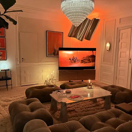 Luxury 'kings Garden View' 260m2 Prime Located Flat *