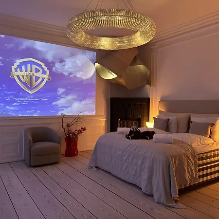 Luxury 260 Sqm With 4br Overlooking Kings Garden 아파트