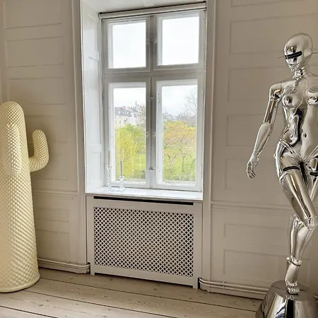 Luxury 260 Sqm With 4br Overlooking Kings Garden *