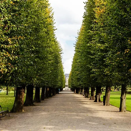 Luxury 260 Sqm With 4br Overlooking Kings Garden