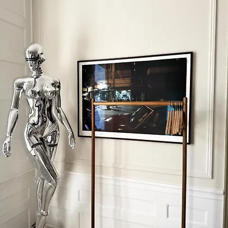 Luxury 260 Sqm With 4br Overlooking Kings Garden