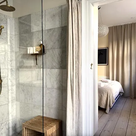 Luxury 260 Sqm With 4br Overlooking Kings Garden 아파트 *