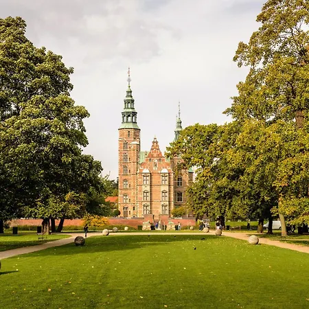 Luxury 260 Sqm With 4br Overlooking Kings Garden