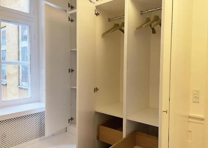 Luxury 260 Sqm With 4br Overlooking Kings Garden