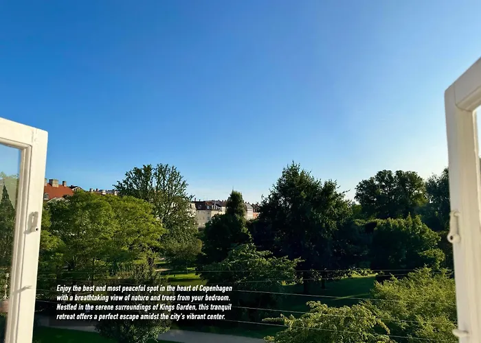 Luxury 260 Sqm With 4br Overlooking Kings Garden Kopenhag
