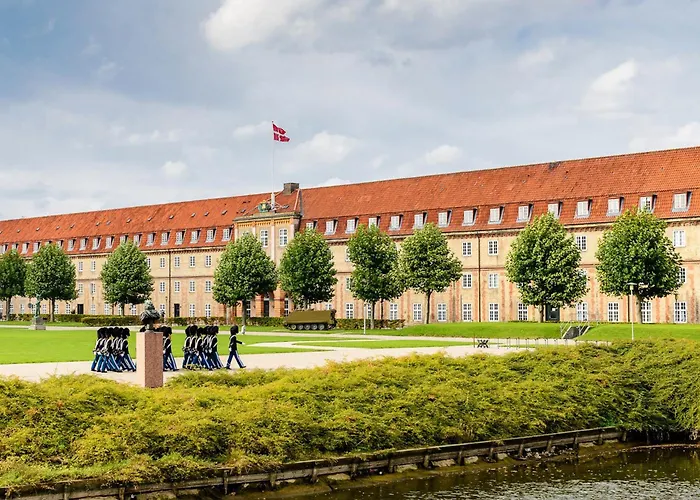 Apartment Luxury 260 Sqm With 4br Overlooking Kings Garden Kopenhagen