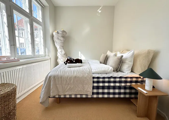 Luxury 260 Sqm With 4br Overlooking Kings Garden *