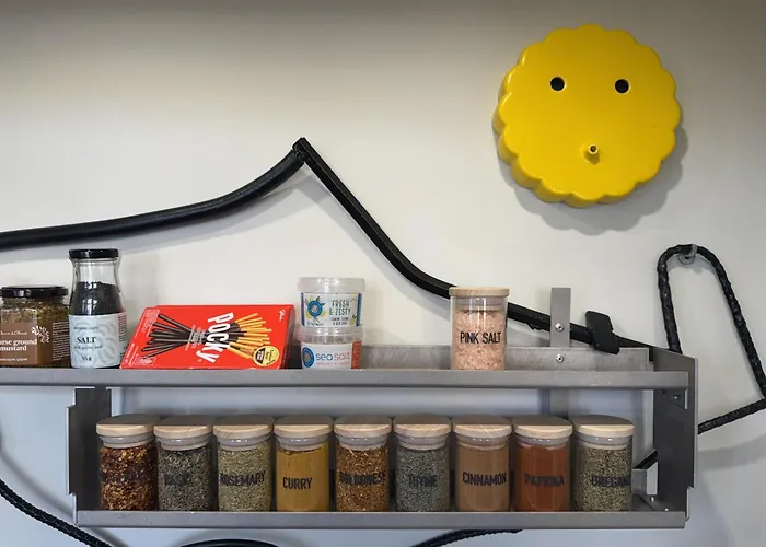 Luxury 260 Sqm With 4br Overlooking Kings Garden