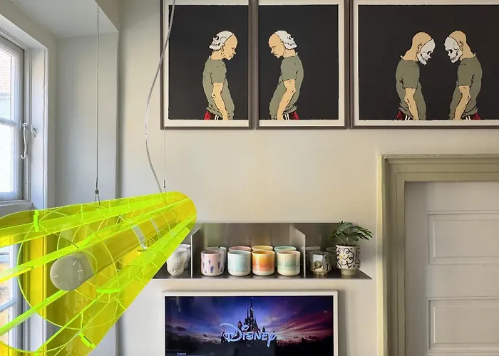 Luxury 260 Sqm With 4br Overlooking Kings Garden