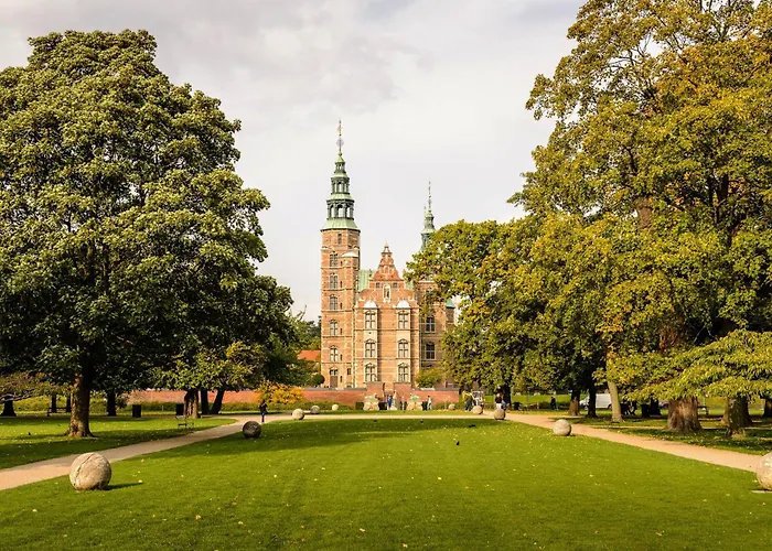 Luxury 260 Sqm With 4br Overlooking Kings Garden