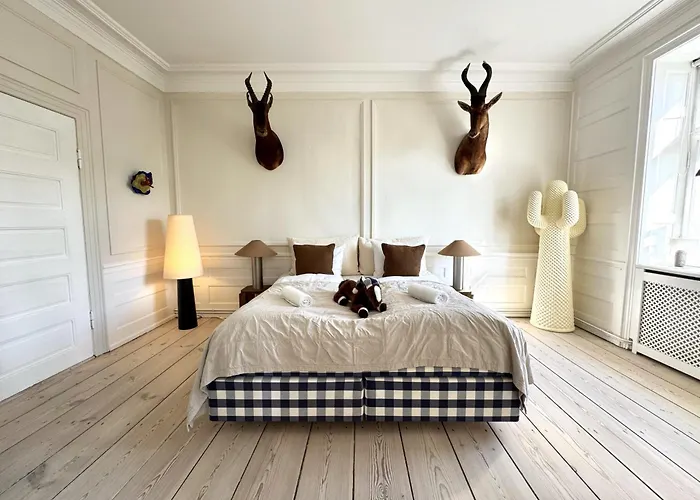 Luxury 260 Sqm With 4br Overlooking Kings Garden Kopenhagen