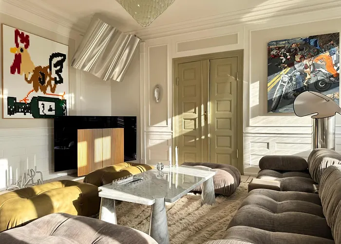 Luxury 260 Sqm With 4br Overlooking Kings Garden *