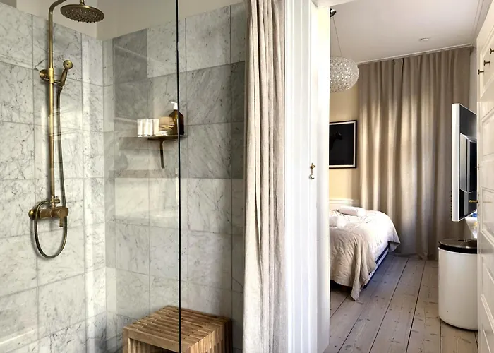 Luxury 260 Sqm With 4br Overlooking Kings Garden Apartment *