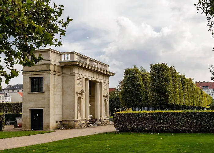 Διαμέρισμα Luxury 260 Sqm With 4br Overlooking Kings Garden