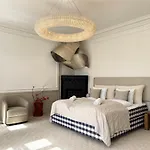 Luxury 260 Sqm With 4br Overlooking Kings Garden