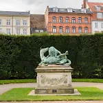 Luxury 260 Sqm With 4br Overlooking Kings Garden * Koppenhága
