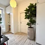 Luxury 260 Sqm With 4br Overlooking Kings Garden * Koppenhága