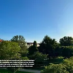 Luxury 260 Sqm With 4br Overlooking Kings Garden *