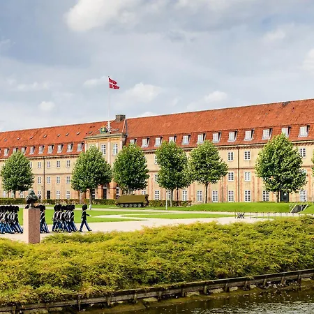 Apartament Luxury 260 Sqm With 4br Overlooking Kings Garden Kopenhaga