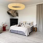 Luxury 260 Sqm With 4br Overlooking Kings Garden *