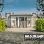 Luxury 260 Sqm With 4br Overlooking Kings Garden